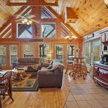 Stunning Mountain Cabin W Hot Tub Gatlinburg Exterior photo