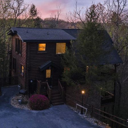 Stunning Mountain Cabin W Hot Tub Gatlinburg Exterior photo