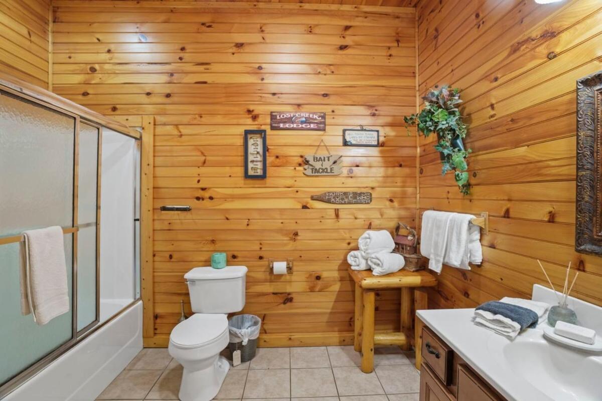 Stunning Mountain Cabin W Hot Tub Gatlinburg Exterior photo