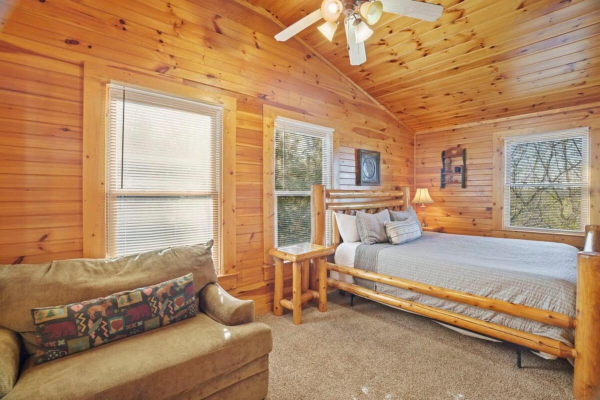 Stunning Mountain Cabin W Hot Tub Gatlinburg Exterior photo