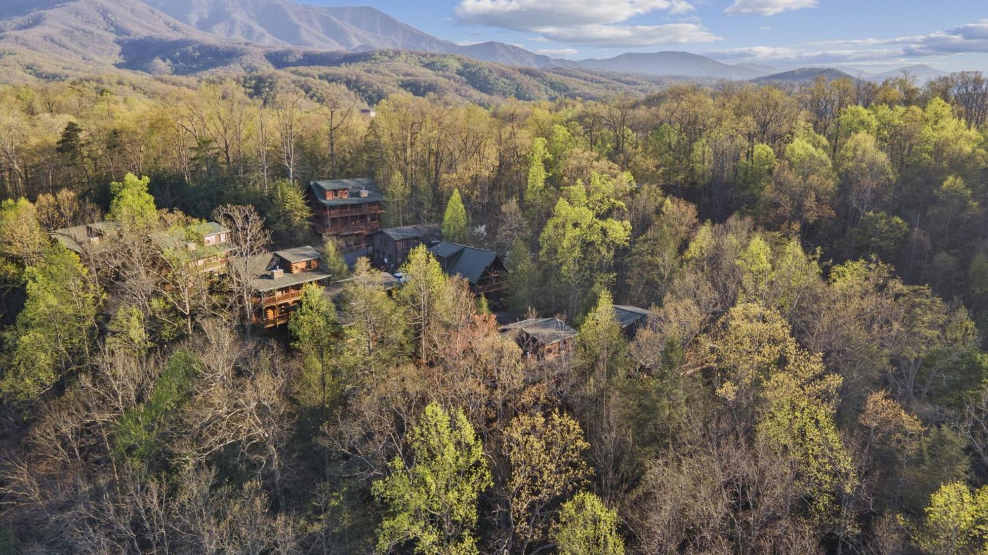Stunning Mountain Cabin W Hot Tub Gatlinburg Exterior photo
